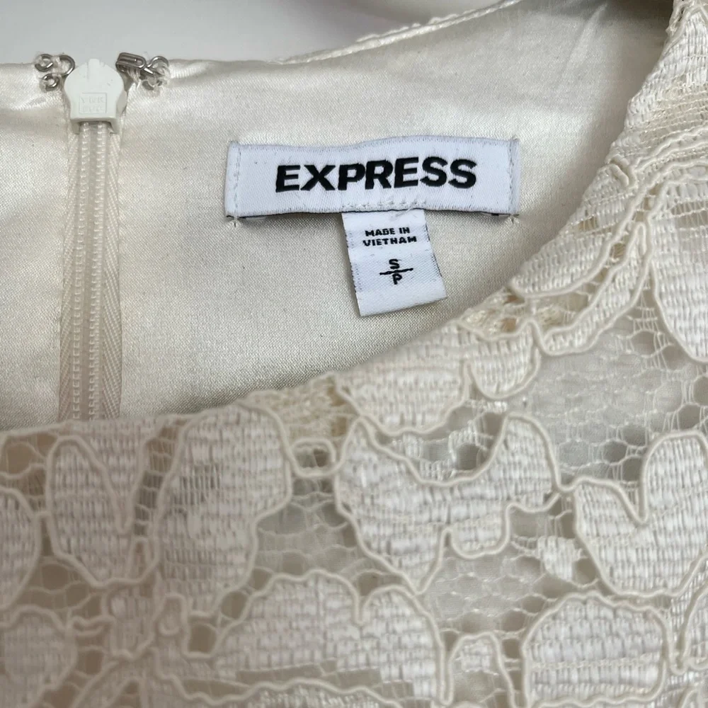 NWOT Express Lace Dress - Picture 4 of 4